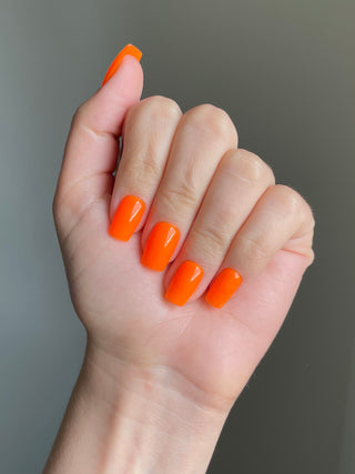 MOYEN - Carré orange